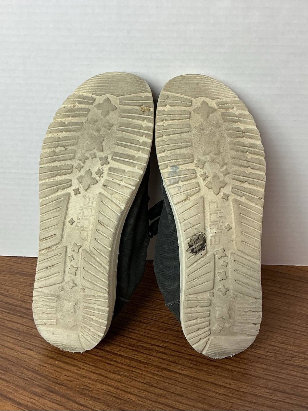 Hey Dude Wendy Gray Chambray Slip-On Shoes Women’s Size 7 - Picture 6 of 8